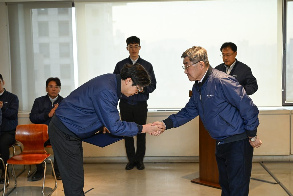 1월 2일 본사 9층에서 KCC건설 2025년 시무식이 열렸다.